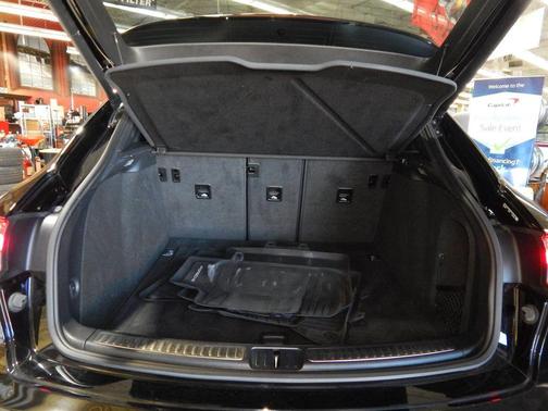 2022 Porsche Macan Base