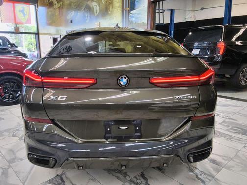 Manhattan Green Metallic 2022 BMW X6 xDrive40i
