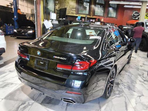 Black Sapphire Metallic 2021 BMW 540 xDrive