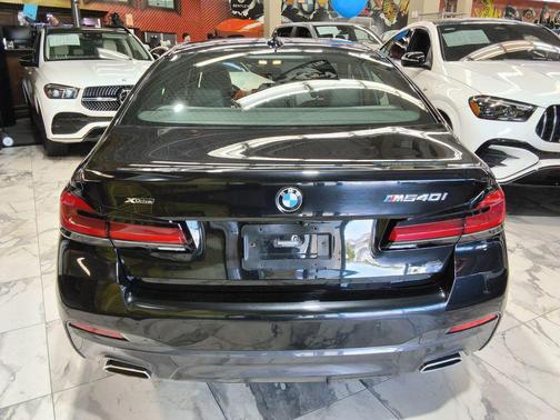 Black Sapphire Metallic 2021 BMW 540 xDrive