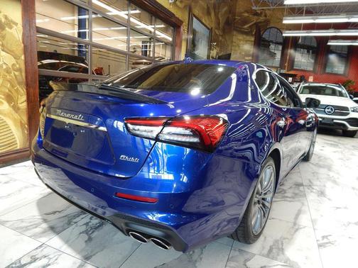 2022 Maserati Ghibli Modena Q4