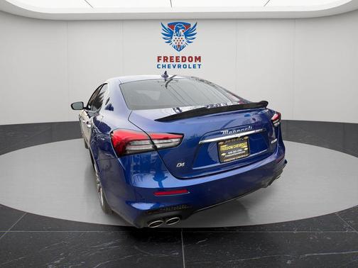 Blu Emozione Metallic 2022 Maserati Ghibli Modena Q4