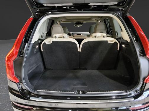 Onyx Black Metallic 2021 Volvo XC90 T6 Momentum