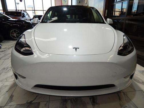 Pearl White Multi-Coat 2023 Tesla Model Y Performance Dual Motor All-Wheel Drive