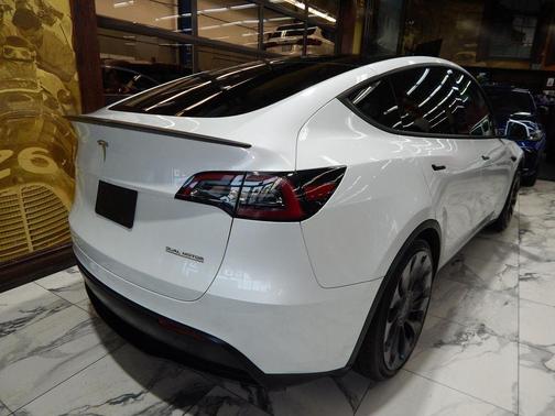 Pearl White Multi-Coat 2023 Tesla Model Y Performance Dual Motor All-Wheel Drive