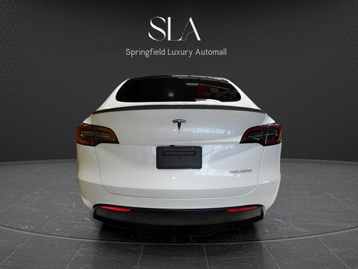 Pearl White Multi-Coat 2023 Tesla Model Y Performance Dual Motor All-Wheel Drive