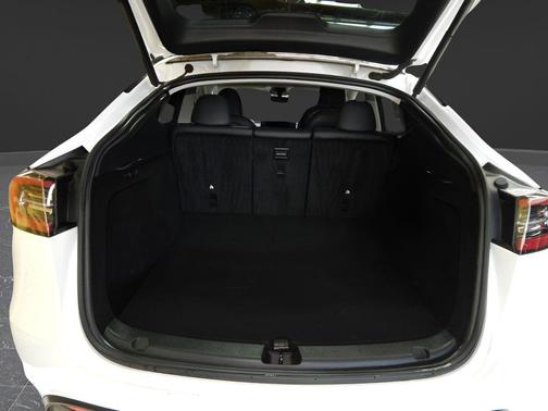 Pearl White Multi-Coat 2023 Tesla Model Y Performance Dual Motor All-Wheel Drive