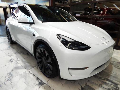 Pearl White Multi-Coat 2023 Tesla Model Y Performance Dual Motor All-Wheel Drive