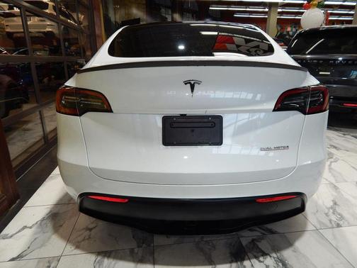 Pearl White Multi-Coat 2023 Tesla Model Y Performance Dual Motor All-Wheel Drive