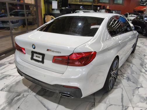 Alpine White 2019 BMW 540 540i