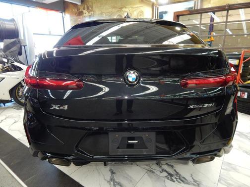 2023 BMW X4 xDrive30i