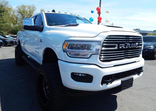 2024 RAM 3500 Laramie Crew Cab 4x4 8' Box