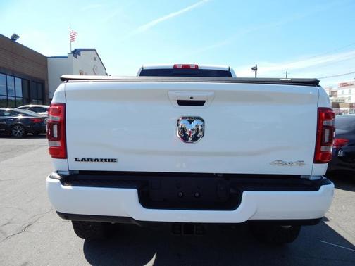 2024 RAM 3500 Laramie Crew Cab 4x4 8' Box