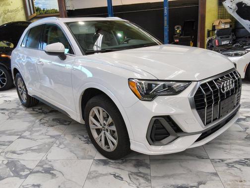 Ibis White 2022 Audi Q3 45 S line Premium