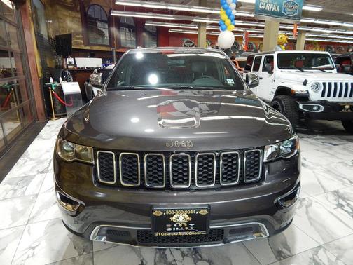 Granite Crystal Metallic Clearcoat 2021 Jeep Grand Cherokee SRT