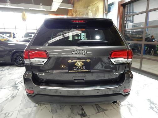 Granite Crystal Metallic Clearcoat 2021 Jeep Grand Cherokee SRT