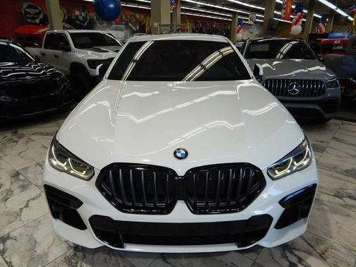 2022 BMW X6 M50i