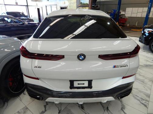 2022 BMW X6 M50i