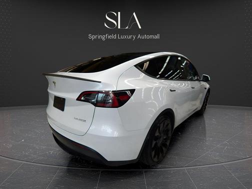 Pearl White Multi-Coat 2023 Tesla Model Y Performance Dual Motor All-Wheel Drive