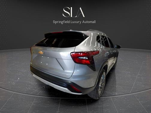 Sterling Gray Metallic 2025 Chevrolet Trax LT