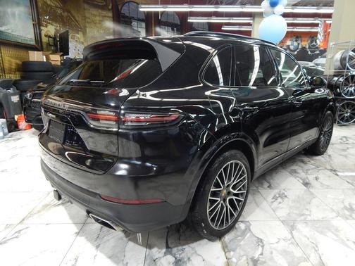 Black 2023 Porsche Cayenne Cayenne