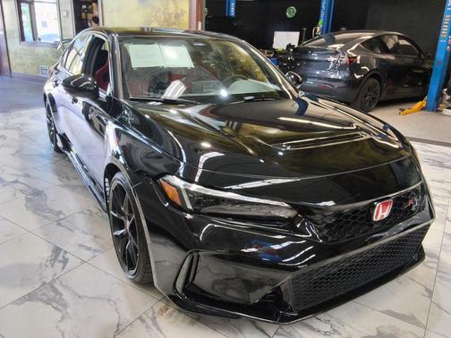 Crystal Black Pearl 2024 Honda Civic Type R