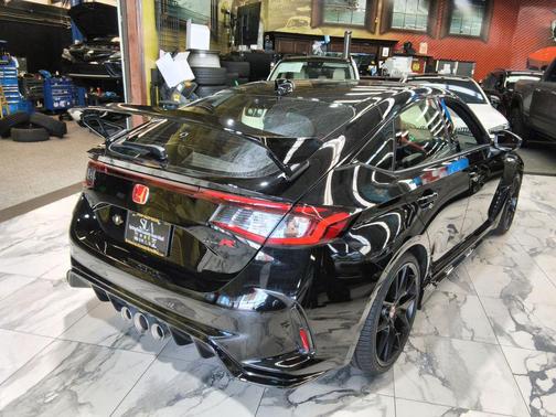 Crystal Black Pearl 2024 Honda Civic Type R