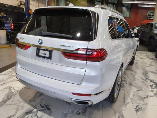 Mineral White Metallic 2019 BMW X7 xDrive40i