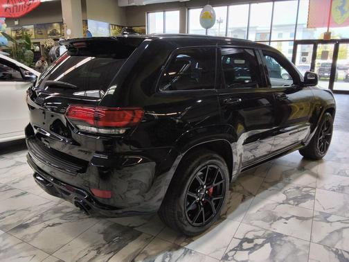 Diamond Black Crystal Pearlcoat 2018 Jeep Grand Cherokee SRT
