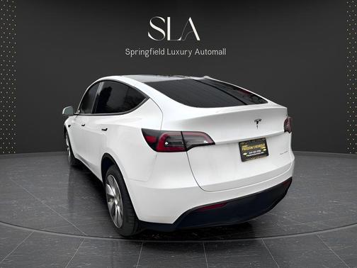 Pearl White Multi-Coat 2022 Tesla Model Y Long Range Dual Motor All-Wheel Drive