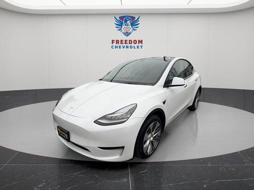 Pearl White Multi-Coat 2022 Tesla Model Y Long Range Dual Motor All-Wheel Drive