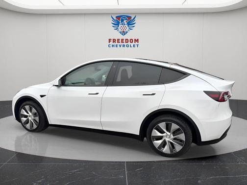 Pearl White Multi-Coat 2022 Tesla Model Y Long Range Dual Motor All-Wheel Drive