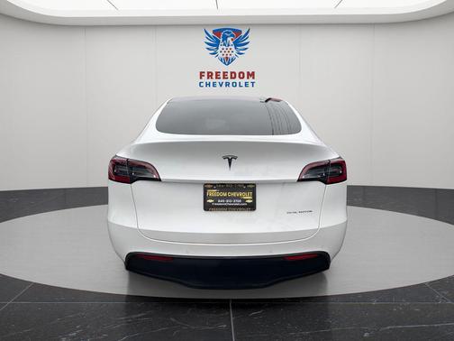 Pearl White Multi-Coat 2022 Tesla Model Y Long Range Dual Motor All-Wheel Drive