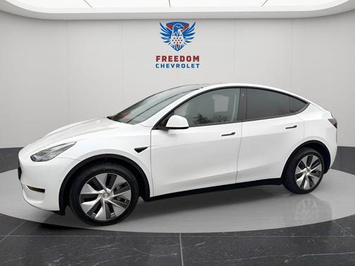 Pearl White Multi-Coat 2022 Tesla Model Y Long Range Dual Motor All-Wheel Drive