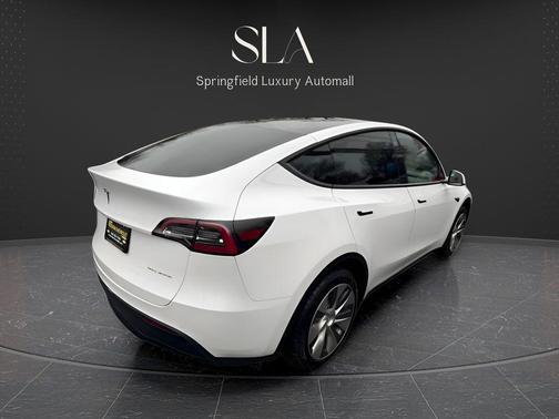 Pearl White Multi-Coat 2022 Tesla Model Y Long Range Dual Motor All-Wheel Drive