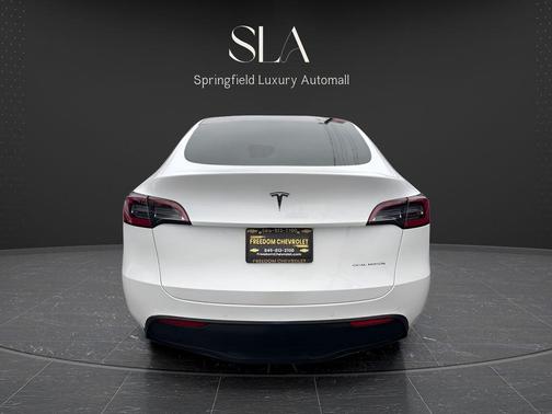 Pearl White Multi-Coat 2022 Tesla Model Y Long Range Dual Motor All-Wheel Drive