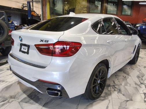White 2019 BMW X6 xDrive35i