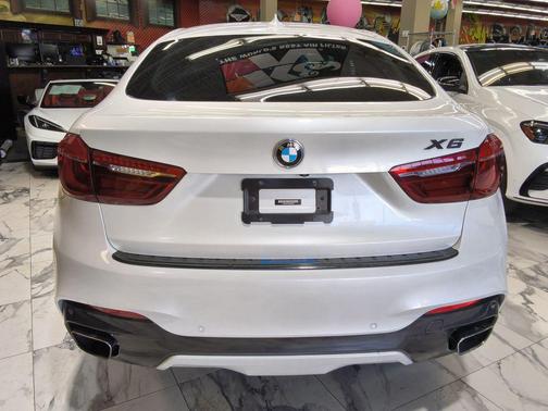 White 2019 BMW X6 xDrive35i
