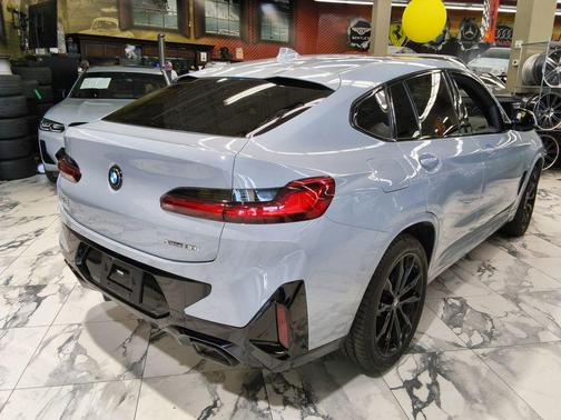 Gray 2023 BMW X4 xDrive30i