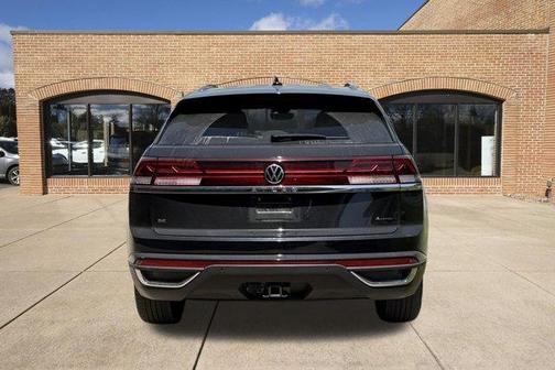 Deep Black Pearl Effect 2026 Volkswagen Atlas Cross Sport 2.0T SE W/TECHNOLOGY