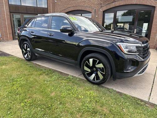 Deep Black Pearl Effect 2026 Volkswagen Atlas Cross Sport 2.0T SE W/TECHNOLOGY