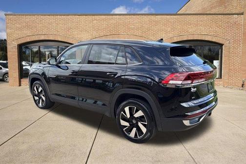 Deep Black Pearl Effect 2026 Volkswagen Atlas Cross Sport 2.0T SE W/TECHNOLOGY