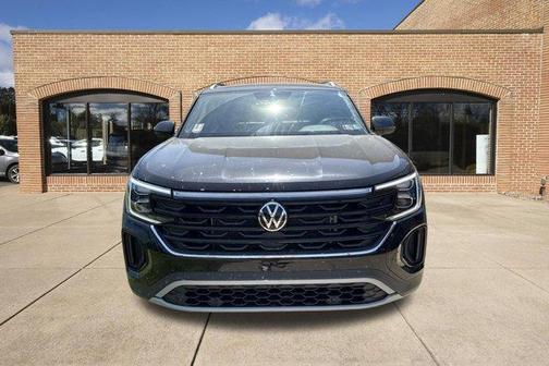 Deep Black Pearl Effect 2026 Volkswagen Atlas Cross Sport 2.0T SE W/TECHNOLOGY