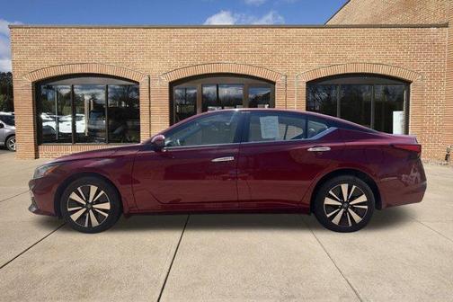 2022 Nissan Altima 2.5 SV