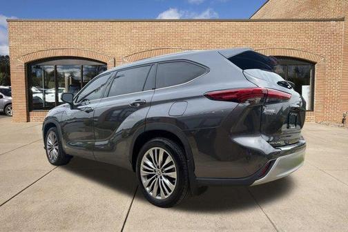 2021 Toyota Highlander Hybrid Platinum