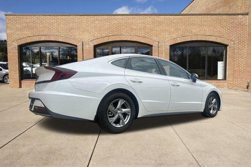 2023 Hyundai SONATA SE