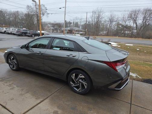 2025 Hyundai ELANTRA SEL Convenience