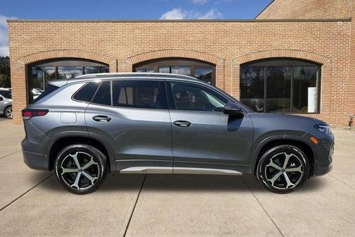 Platinum Gray Metallic 2026 Volkswagen Tiguan 2.0T SE