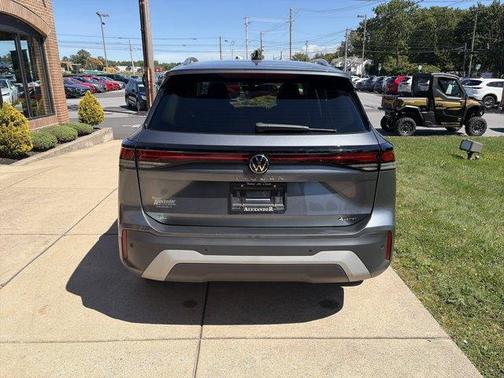 Platinum Gray Metallic 2026 Volkswagen Tiguan 2.0T SE