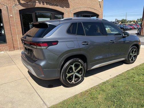 Platinum Gray Metallic 2026 Volkswagen Tiguan 2.0T SE